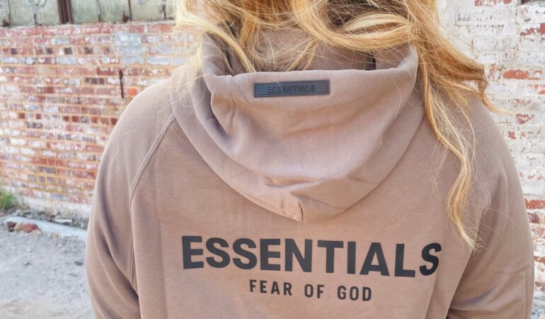 Essentials-Hoodie