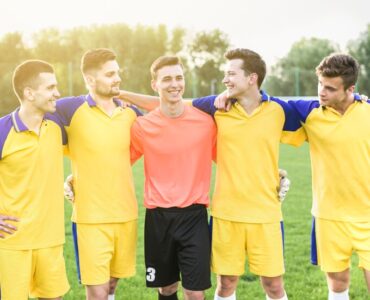 amateur-football-concept-with-team-posing